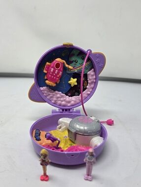 2019 POLLY POCKET Saturn Space Playset Planet Purse With 2 Figures